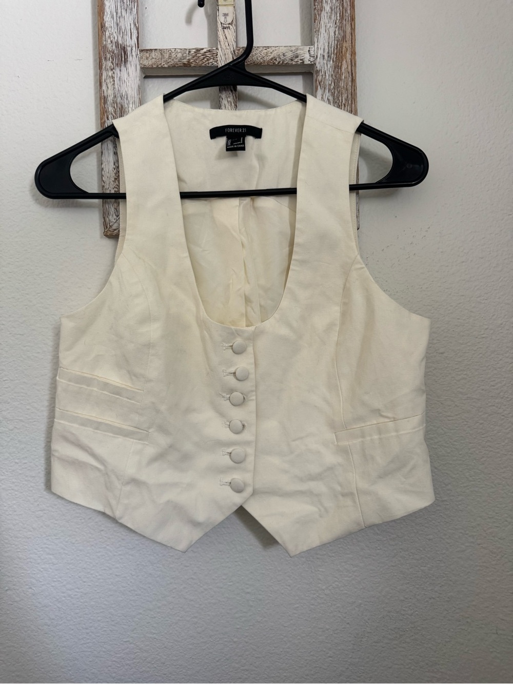 Forever 21 Cream Button-Front Women's Vest Top